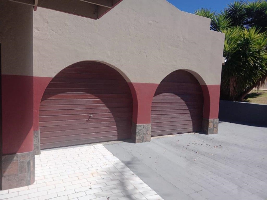 4 Bedroom Property for Sale in Wavecrest Eastern Cape